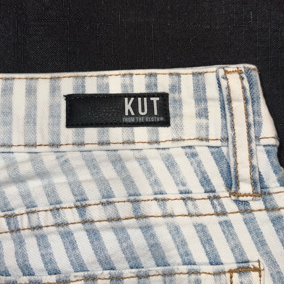 KUT from the Kloth Sophia Shorts with Frey Hem in Journal Wash - Picture 9 of 9